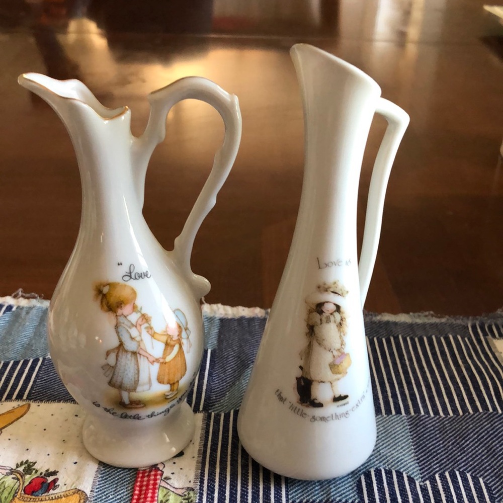 Charming Illustrated Holly Hobbie mini Pitcher Duo